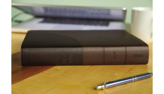 NIV, Super Giant Print Reference Bible (Font Size: 16.5-point), Leathersoft, Brown, Red Letter, Comfort Print thumbnail 3