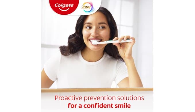 Colgate Total Whitening Fluoride Toothpaste, Mint, 2 Pack, 5.1 oz thumbnail 4